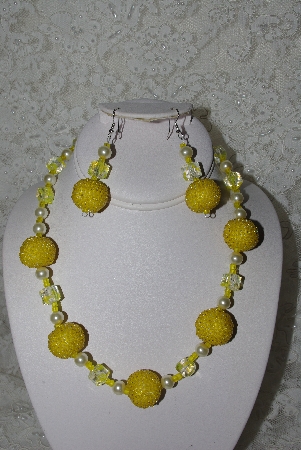 +MBAHB #27-002  "One Of A Kind Yellow Glass Bead Necklace"