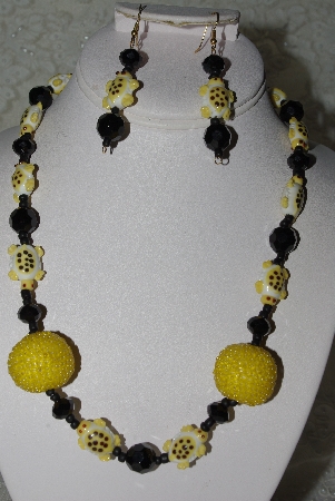 +MBAHB #27-069  "One Of A Kind Black & Yellow Bead Necklace & Earring Set"