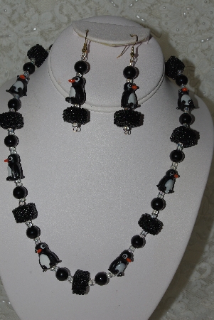+MBAHB #27-136  "One Of A Kind Black Penguin Bead Necklace & Earring Set"