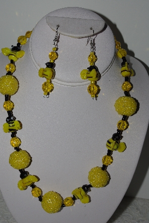+MBAHB #003-022  "One Of A Kind Yellow Glass Bead Bee Necklace & Earring Set"