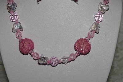+MBAHB #003-141  "One Of A Kind PInk Glass & Crystal Butterfly Necklace & Earring Set"