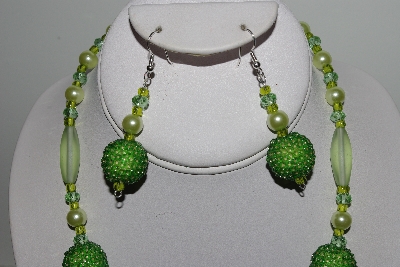 +MBAHB #003-295  "One Of A Kind Green Bead Necklace & Earring Set"