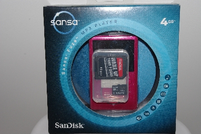 +MBAHB #003-117  " Pink Sansa SanDisk 4GB MP3 Player"