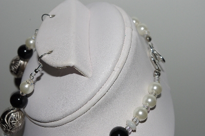 +MBAHB #009-085  "One Of A Kind Black & White Bead Necklace & Earring Set"