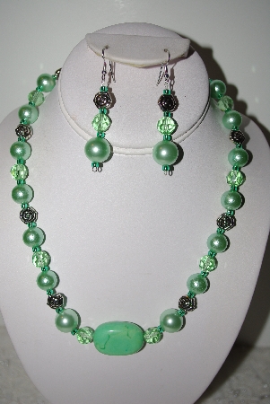 +MBAHB #013-205  One Of A Kind Green Shell Pearl & Bead Necklace & Earring Set"
