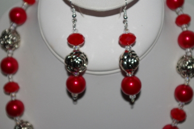 +MBAHB #013-200  "One Of A Kind Red Shell Pearl/Crystal & Flower Bead Necklace & Earring Set"