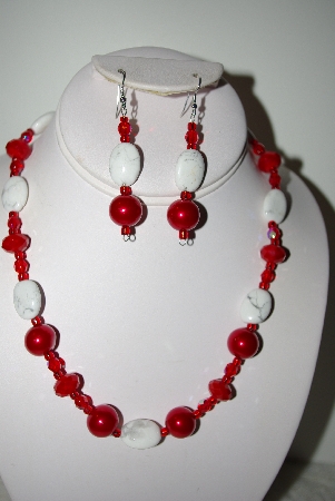 +MBAHB #013-103  "One Of A Kind Red & White Bead Necklace & Earring Set"