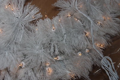 +MBAMG #003-221B    "18" White Cashmere Pre Lit Wreath"