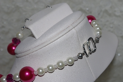+MBAMG #003-154  "One Of A Kind Pink & White Bead Necklace & Earring Set"