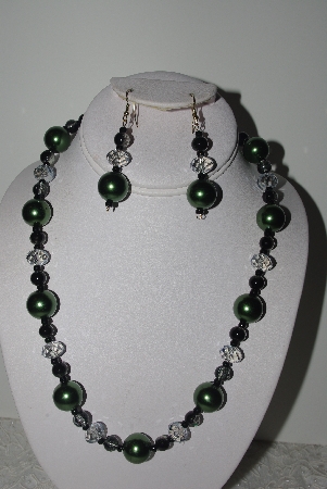 +MBAMG #018-154  "One Of A Kind Green & Black Bead Necklace & Earring Set"