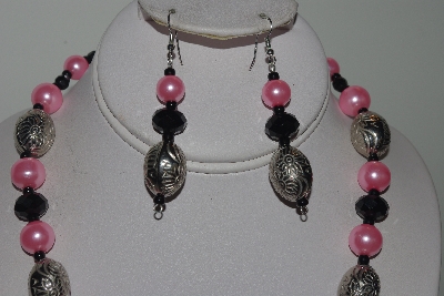 +MBAMG #019-163  "One Of A Kind Pink & Black Bead Necklace & Earring Set"