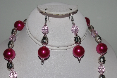 +MBAMG #019-123  "One Of A Kind Pink Bead & Lady Bug Bead Necklace & Earring Set"