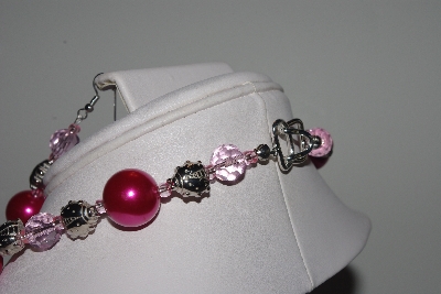 +MBAMG #019-123  "One Of A Kind Pink Bead & Lady Bug Bead Necklace & Earring Set"