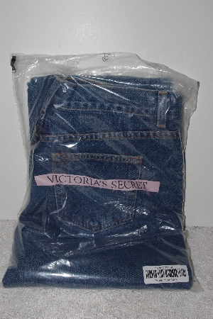 +MBAMG #T06-077   "Size 6L/ 34" Long  "2004 London "BoyFriend" Button Front Jeans"