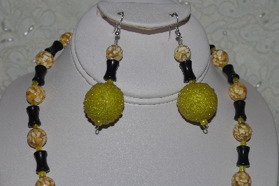 +MBAHB #31-099  "One Of A Kind Yellow & Black Bead Necklace & Earring Set"