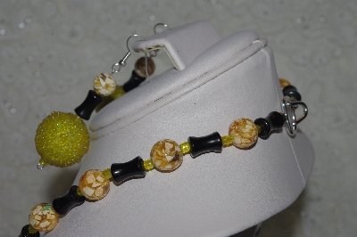 +MBAHB #31-099  "One Of A Kind Yellow & Black Bead Necklace & Earring Set"