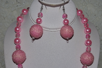 +MBAHB #31-120  "One Of A Kind Pink Bead Necklace & Earring Set"