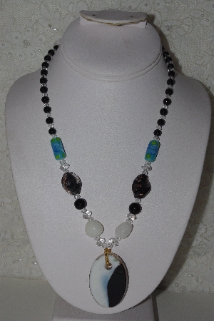 +MBAHB #00013-8623  "Fancy Lamped Worked Glass Bead Necklace"