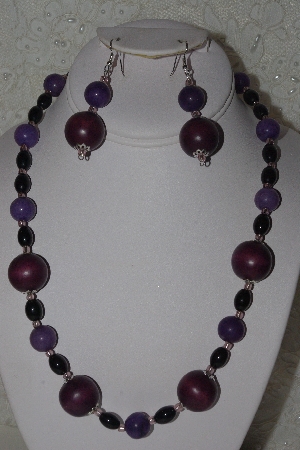 +MBAHB #00013-8442  "One Of A Kind Purple & Black Bead Necklace & Earring Set"