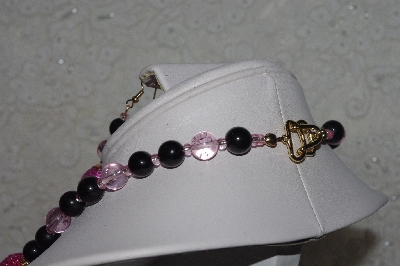 +MBAHB #00013-8573  "One Of A Kind Pink & Black Bead Necklace & Earring Set"