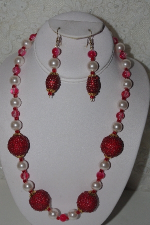 +MBAHB #00013-8553  "One Of A Kind Red & Pink Bead Necklace & Earring Set"