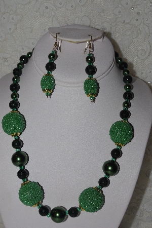 +MBAHB #00013-8538  "One Of A Kind Green Bead Necklace & Earring Set"
