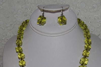 +MBAHB #00014-8858  "Yellow/Green Faceted Puffed Cube Acrylic Necklace & Earring Set"