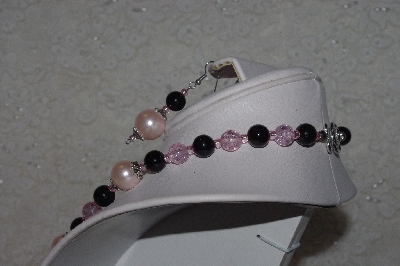 +MBAHB #00014-8802  "One Of A Kind Pink & Black Bead Necklace & Earring Set"