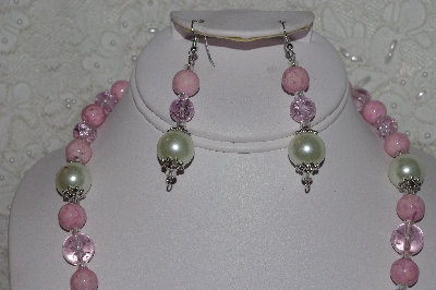 +MBAHB #00014-8762  "One Of A Kind Pink & Cream Bead Necklace & Earring Set"
