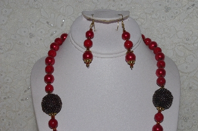 +MBAHB #00015-9077  "One Of A Kind Red & Brown Bead Necklace & Earring Set"