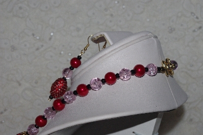 +MBAHB #00015-9065  "One Of A Kind Red & Pink Bead Necklace & Earring Set"