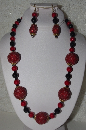 +MBAHB #00015-9059  "One Of A Kind Red & Black Bead Necklace & Earring Set"