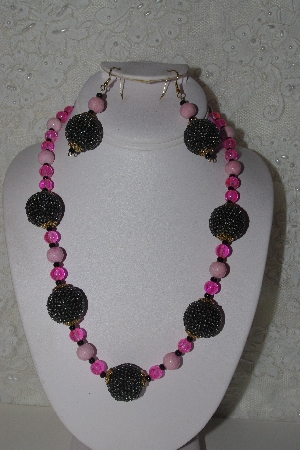 +MBAHB #00015-9017  "One Of A Kind Pink & Brwon Bead Necklace & Earring Set"