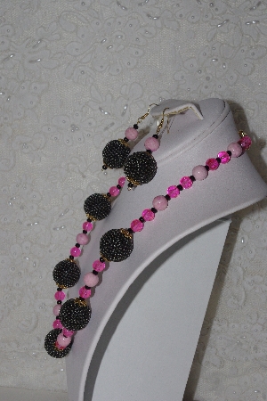 +MBAHB #00015-9017  "One Of A Kind Pink & Brwon Bead Necklace & Earring Set"