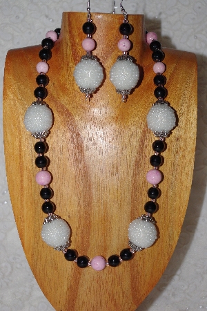 +MBAAC #02-9868  "Pearl White Hand Made Cluster Beads,Pink & Black Bead Necklace & Earring Set"
