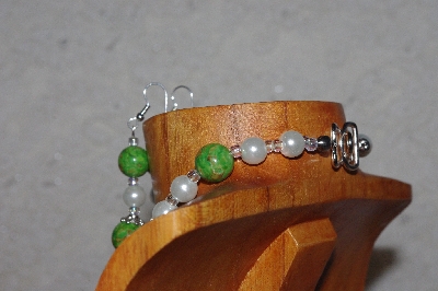 +MBAAC #03-0214  "One Of A Kind Green,White & Clear Glass Bead Necklace & Earring Set"