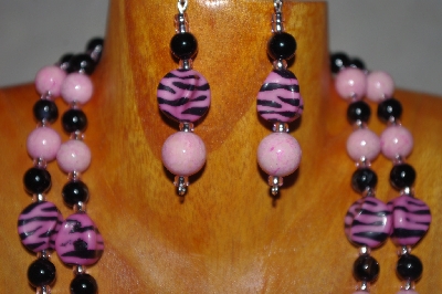 +MBADS #001-641  "Pink & Black Bead Double Strand Necklace & Earring Set"