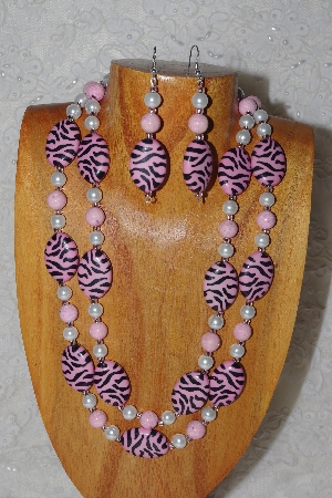 +MBADS #04-791  "Pink & White Bead Necklace & Earring Set"