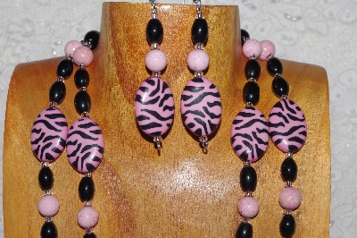 +MBADS #04-798  "Pink & Black Bead Necklace & Earring Set"