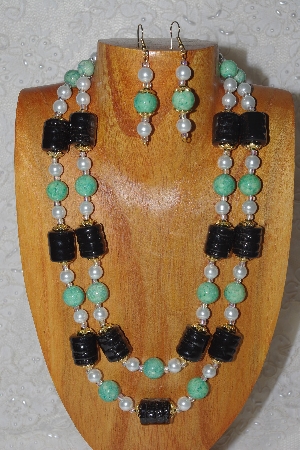 +MBADS #04-819  "Black,Green & White Bead Necklace & Earring Set"