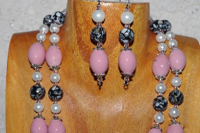 +MBADS #04-824  "Black, Pink & White Bead Necklace & Earring Set"