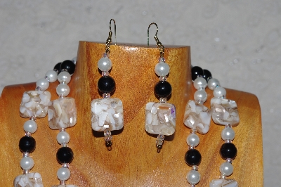 +MBADS #04-891  "Tan, Black & White Bead Necklace & Earring Set"