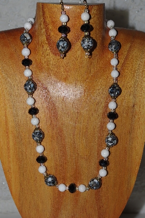 +MBADS #04-922  "Quartzite & Black Bead Necklace & Earring Set"