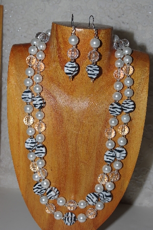 +MBADS #05-0023  "White, Black & Clear Bead Necklace & Earring Set"