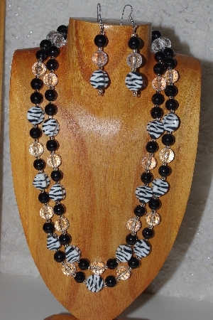 +MBADS #05-0013  "Black, White & Clear Bead Necklace & Earring Set"