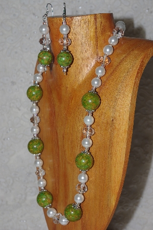 +MBASS #0003-219  "Green,Clear & White Bead Necklace & Earring Set"