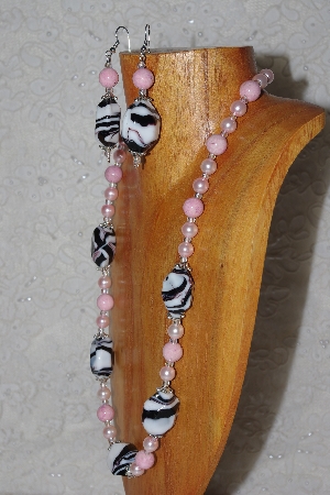 +MBASS #0003-0042  "Black,White & Pink Bead Necklace & Earring Set"