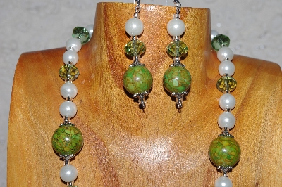 +MBAHB #058-0054  "Green & White Bead Necklace & Earring Set"