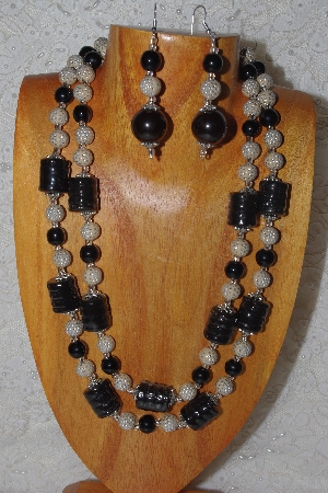 +MBAHB #58-0167  "Black & Tan Bead Necklace & Earring Set"