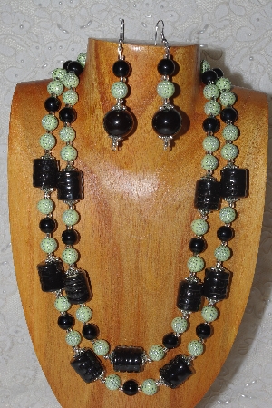 +MBAHB #58-0173  "Green & Black Bead Necklace & Earring Set"